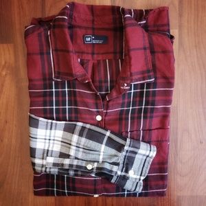 3/$25 Gap red and black plaid button down